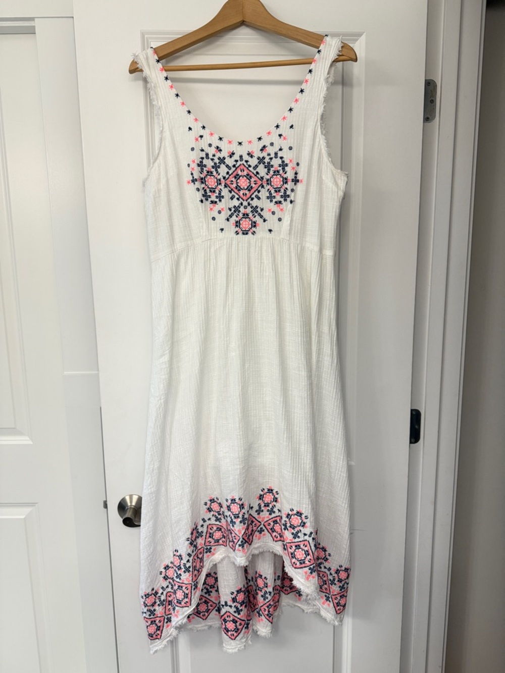 HOLDING HORSES Anthropologie Boho Dress w/ Pink & Navy Embroidery 100% Cotton